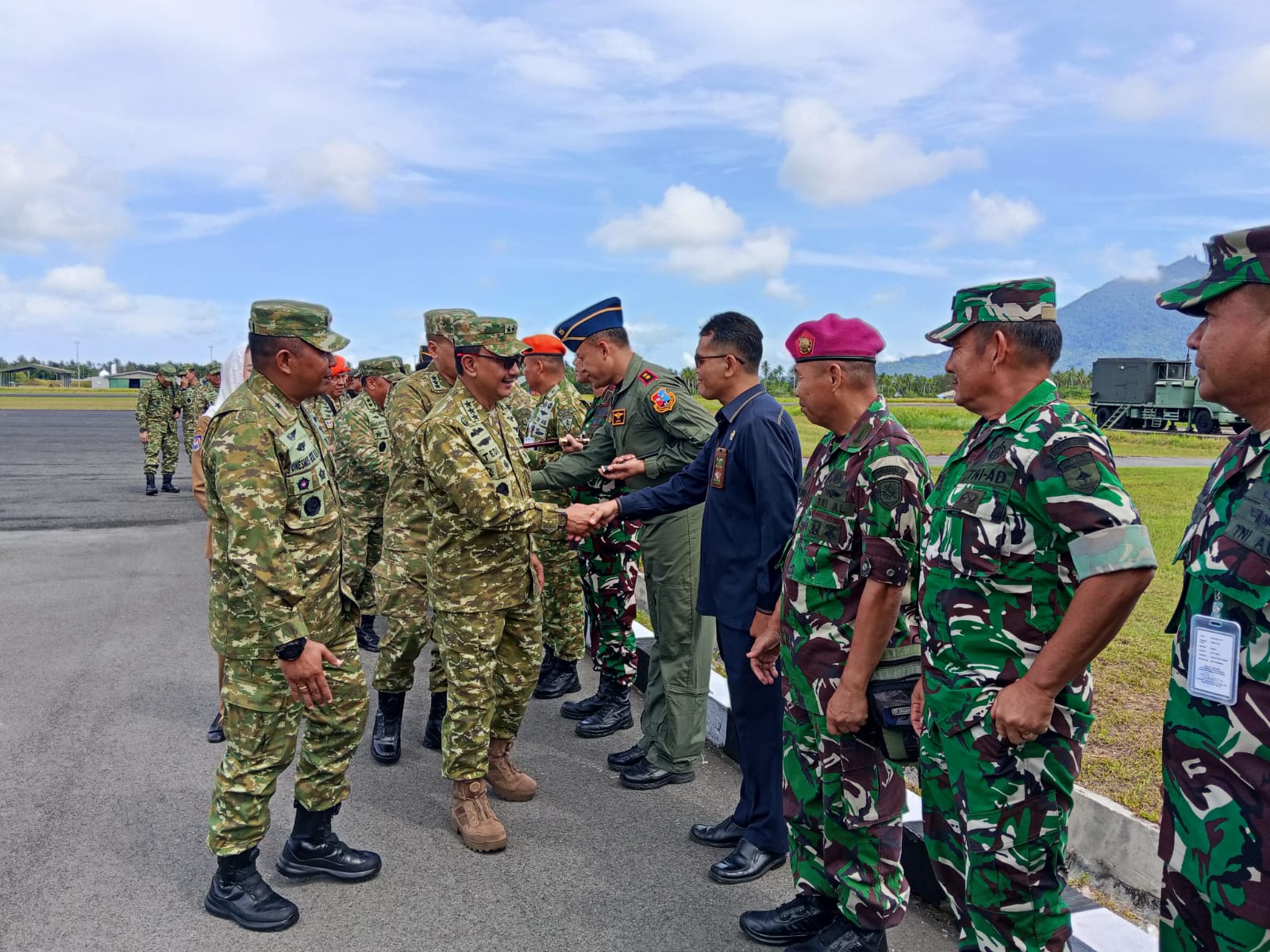 Penjemputan kunjungan kerja Wakasau di Natuna