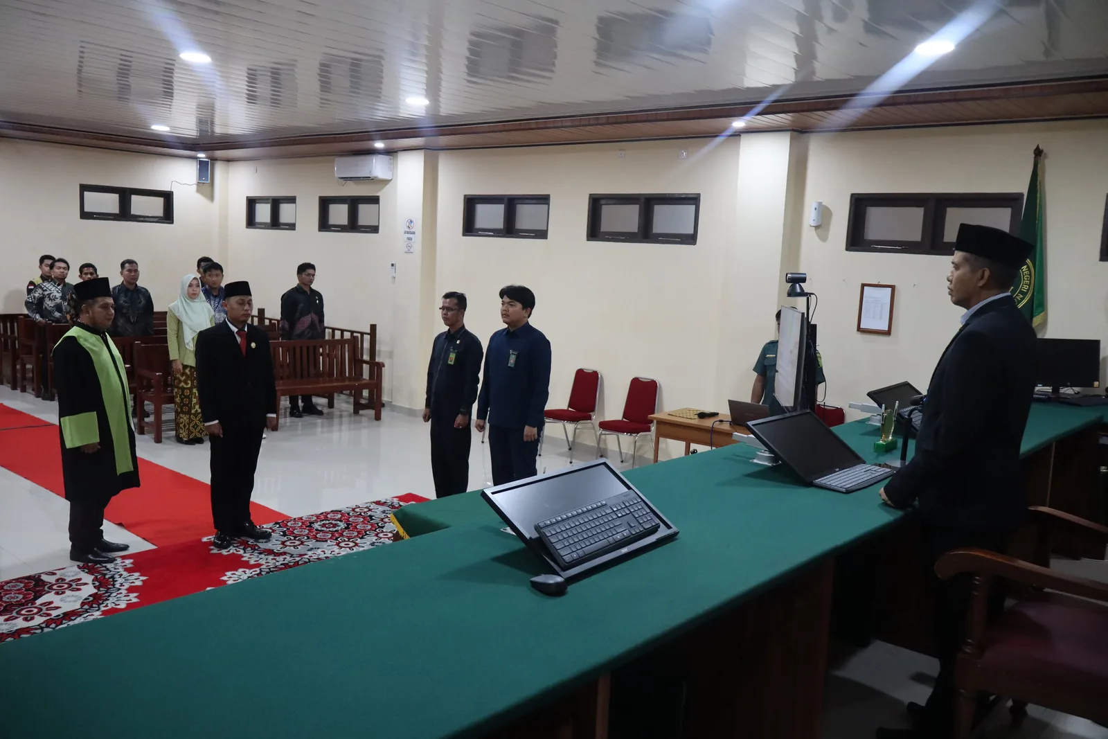 Prosesi pengambilan sumpah jabatan Candra Firmansyah di Pengadilan Negeri Natuna